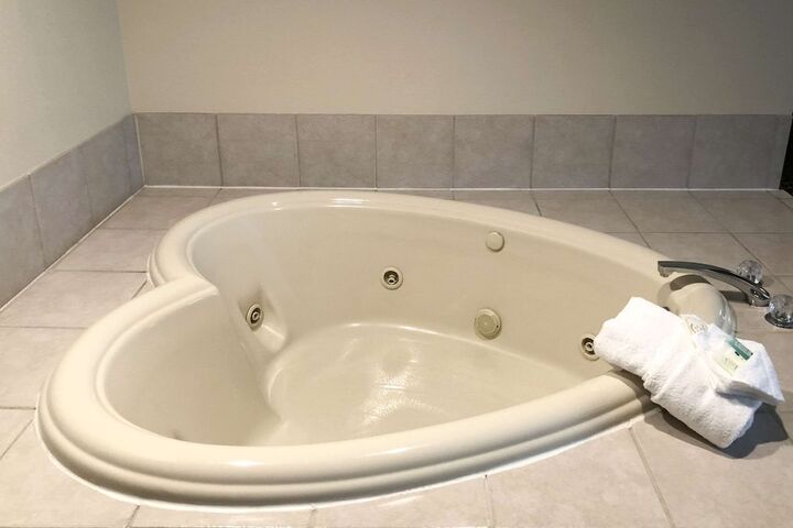 1 King Bed (4 of 11)