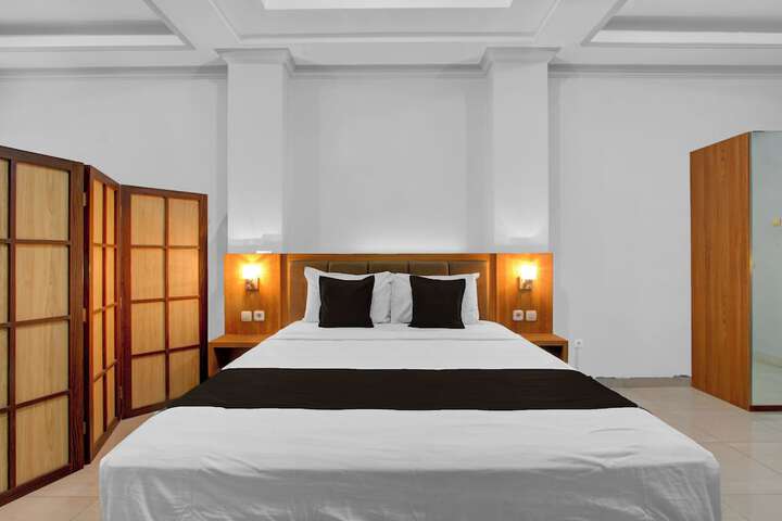 Room 13 of 38