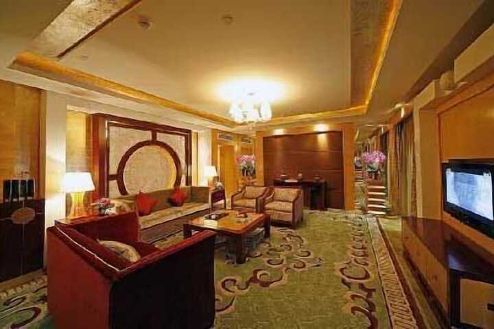 Room 17 of 30