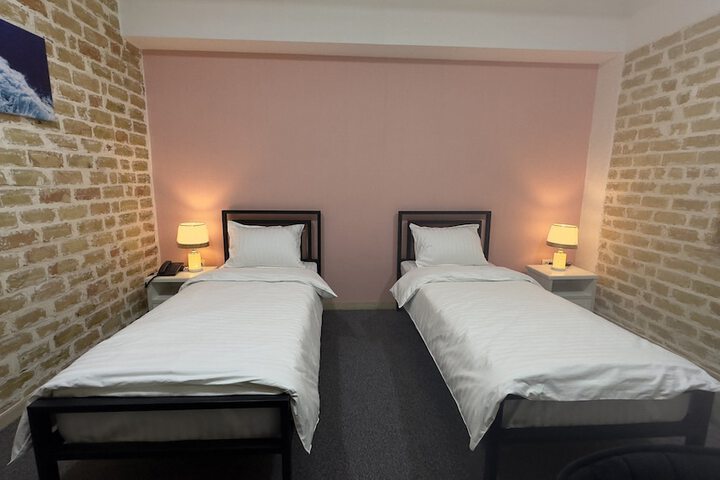 Room 2 of 28