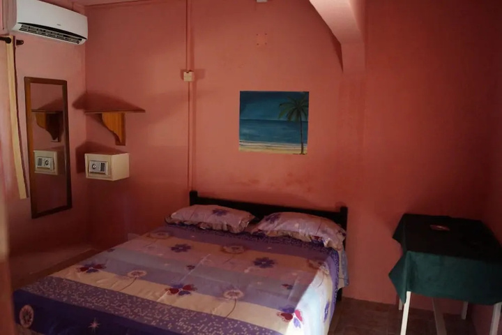 Room 7 of 8