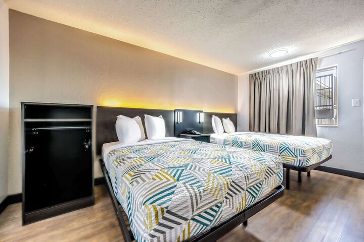 Double Accessible 2 Double Beds (5 of 5)