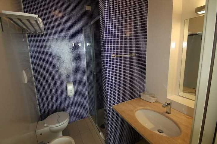 Room 16 of 39