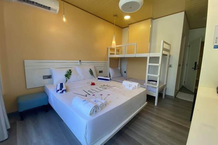 Room 7 of 74