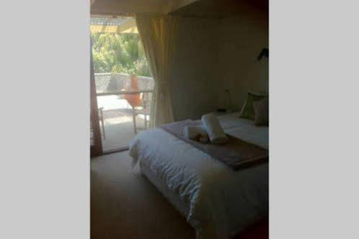 Room 2 of 66