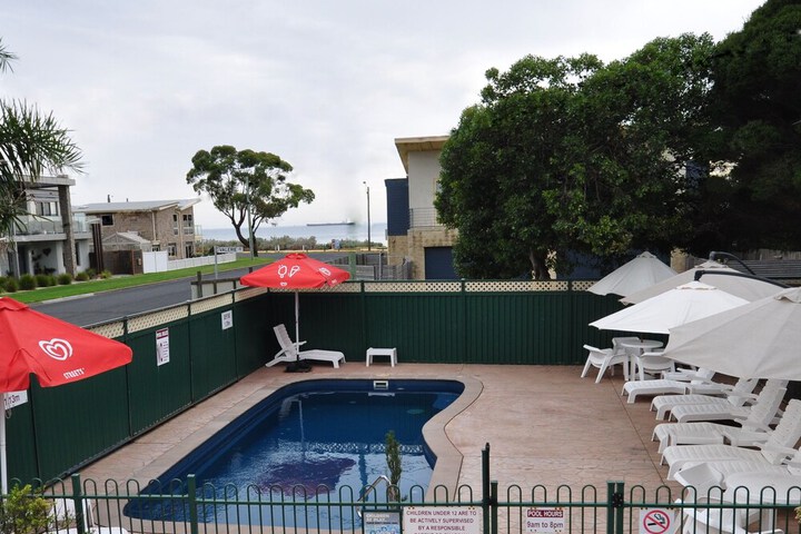 Pool 29 of 42