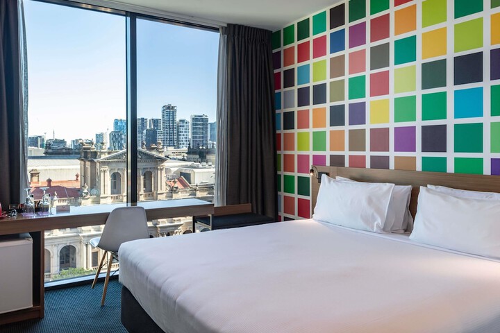 Room 51 of 128
