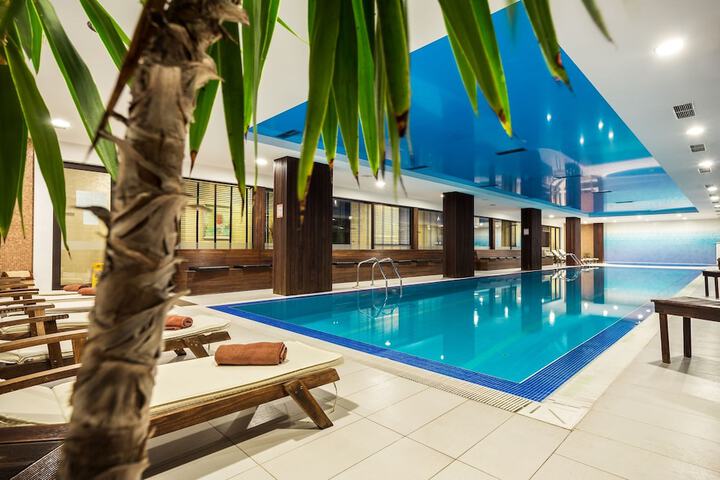 Pool 32 of 76