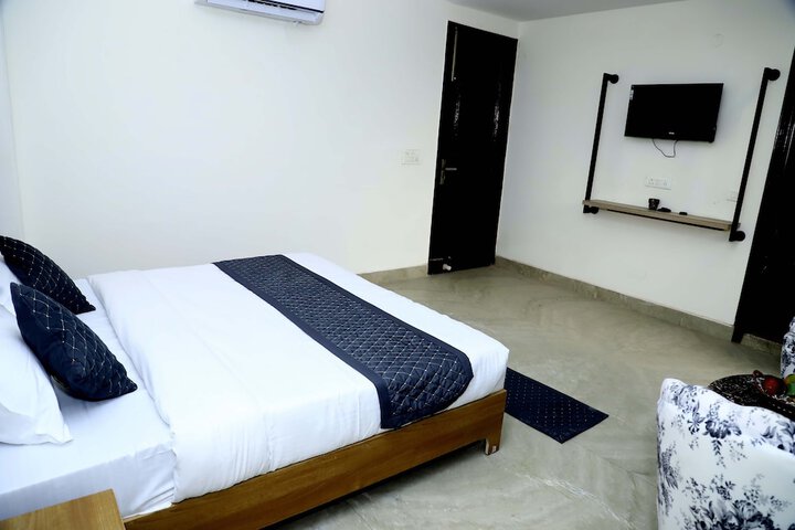 Room 14 of 25