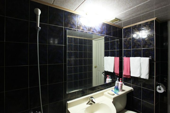 Room 70 of 79