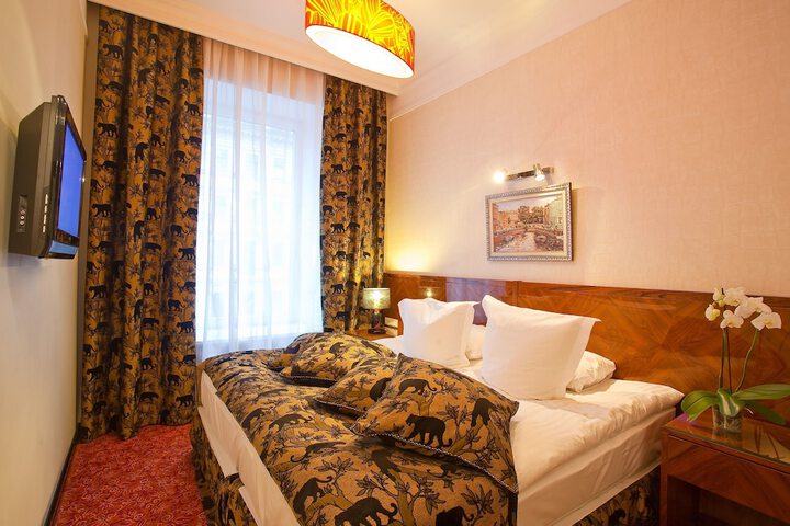 Room 30 of 172