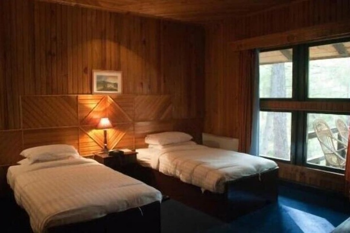 Room 13 of 38