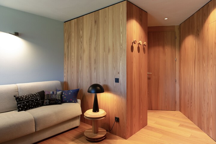 Room 13 of 77