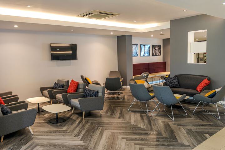 Lounge 50 of 60