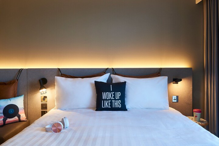Room 12 of 40