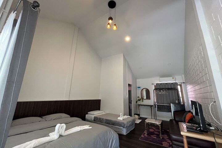 Room 12 of 177
