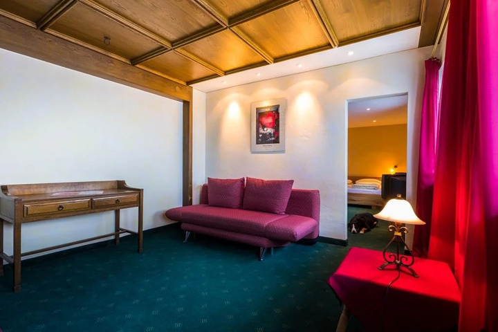 Room 9 of 41