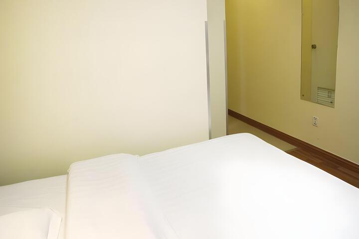 Room 6 of 15