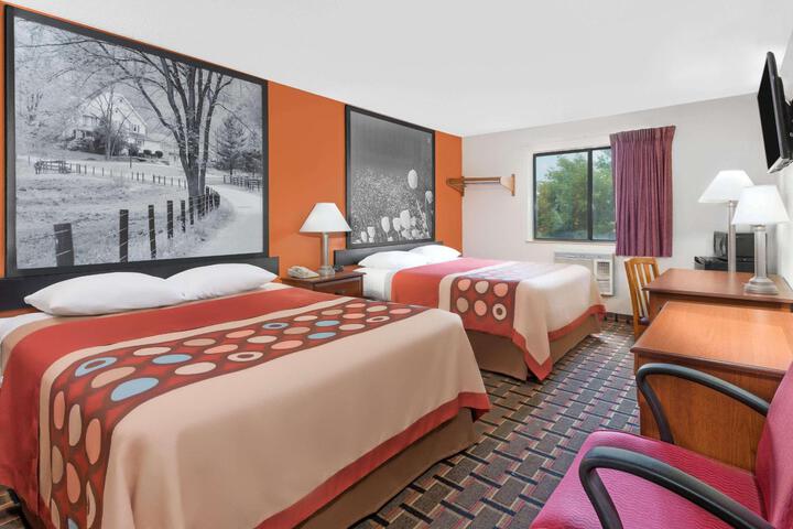 1 King Bed (5 of 8)