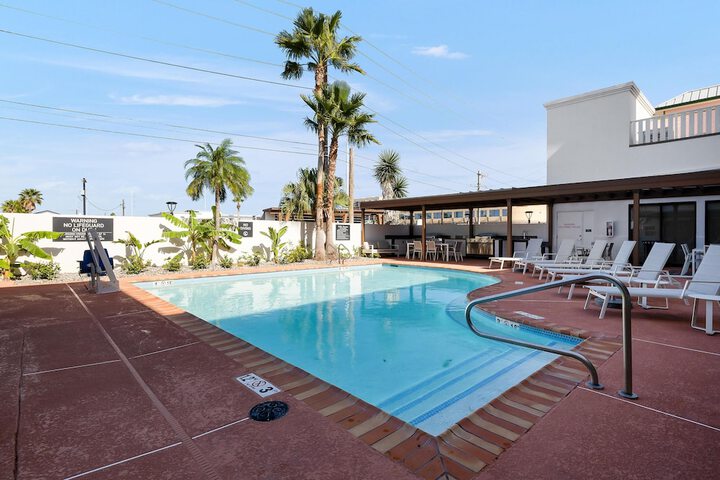 Pool 73 of 104