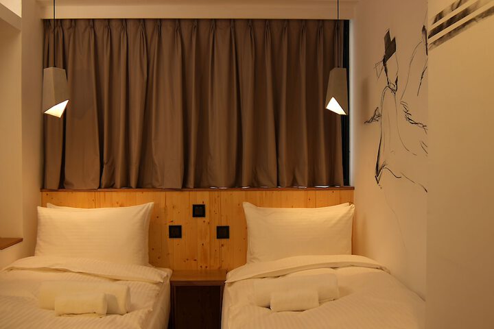 Room 7 of 61
