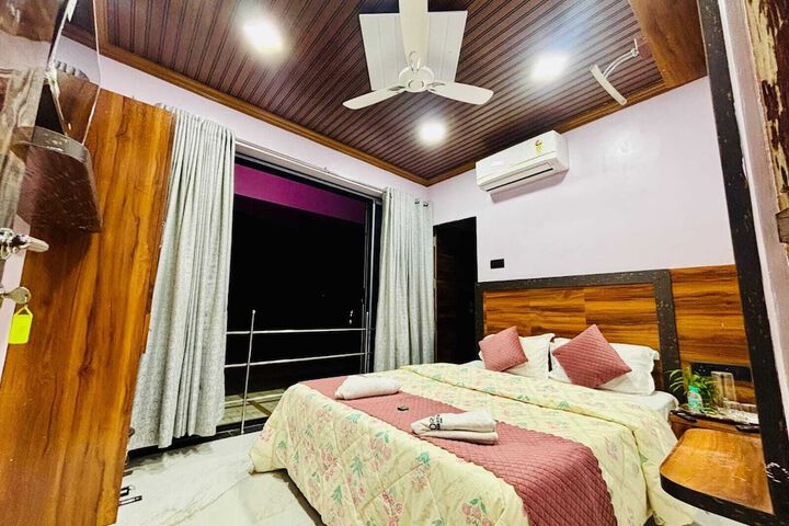 Room 9 of 56