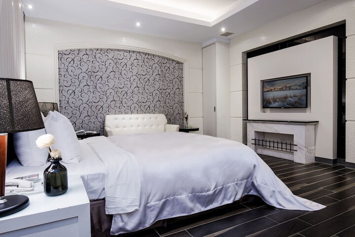 Room 25 of 86