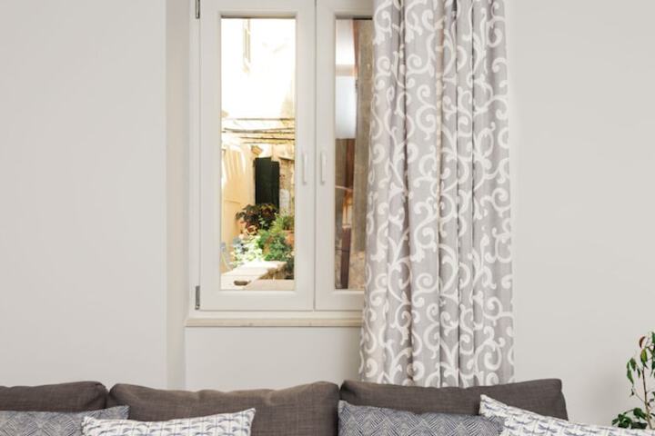 Room 2 of 41