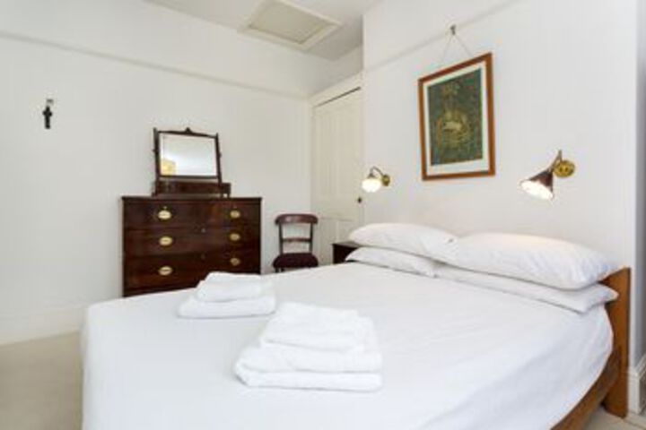 Room 6 of 24
