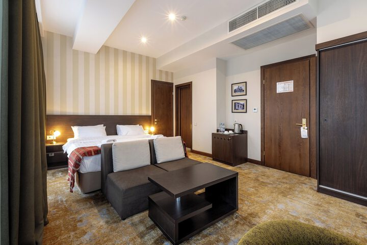 Room 46 of 82