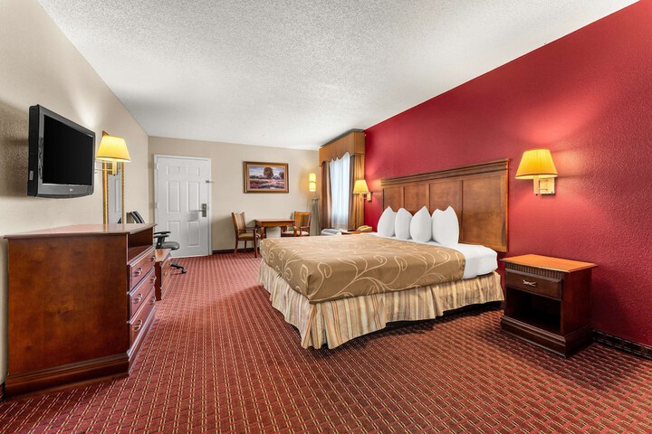 1 King Bed (1 of 12)