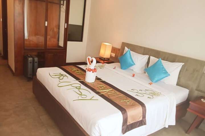 Room 4 of 32