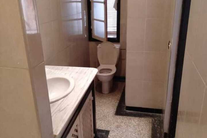 Room 6 of 15