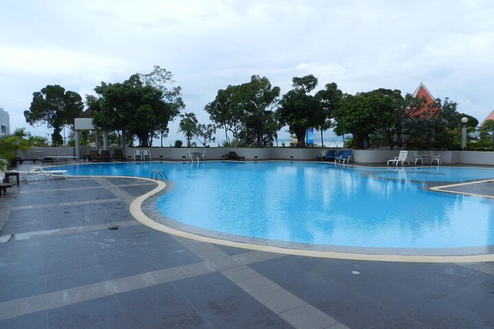 Pool 194 of 259