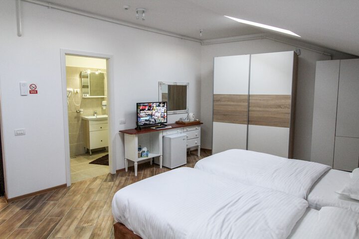 Room 12 of 81