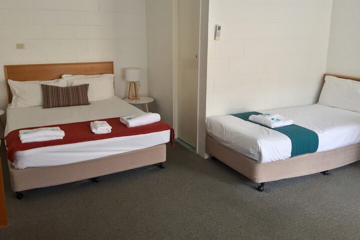 Room 3 of 37
