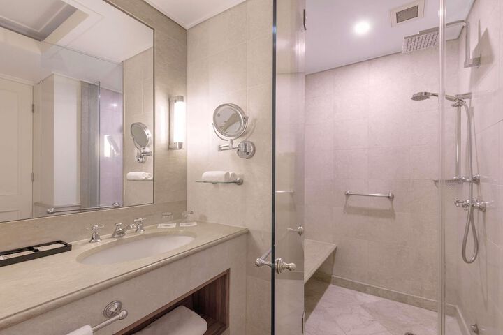 Room 25 of 104