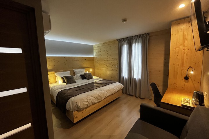 Room 7 of 50