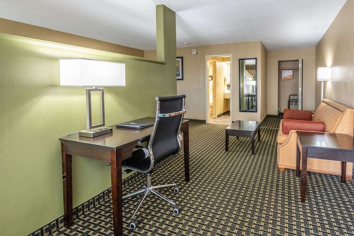 1 King Room (7 of 16)