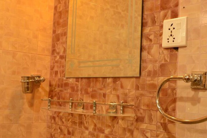 Room 12 of 36