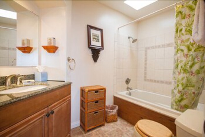 Room 5 of 25