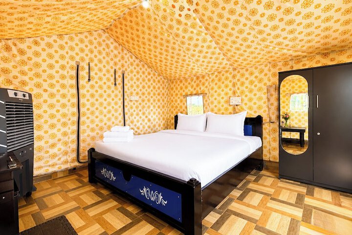 Room 11 of 28