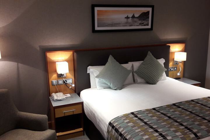 Room 8 of 65