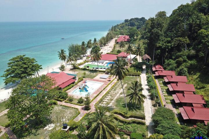 Exterior of SHAZ Resort Pulau Tinggi