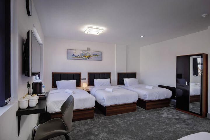 Room 9 of 27