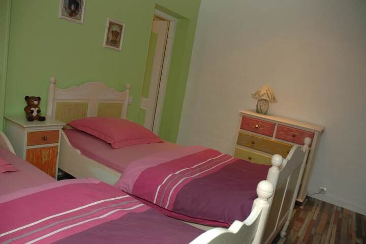 Room 8 of 34