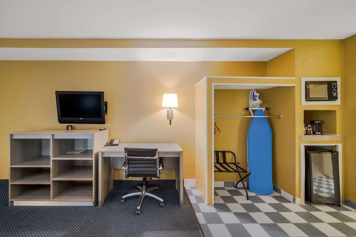 1 King Bed High Speed Internet Accessible Microwave and Refrigerator, Coffee Maker Iron and I (5 of 17)