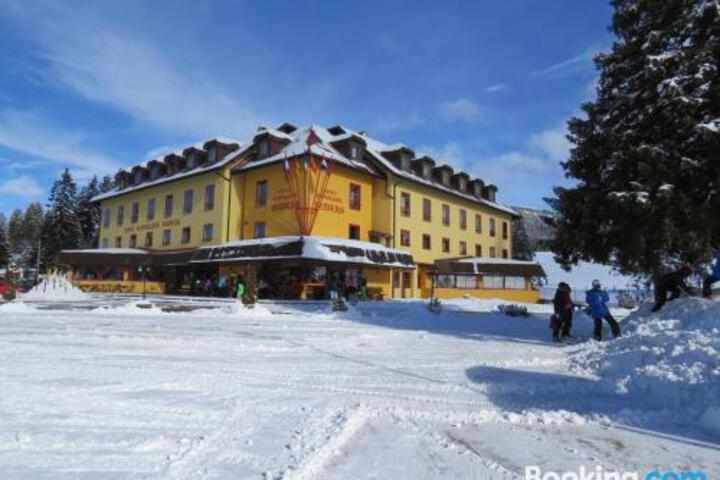 HOTEL VEZZENA