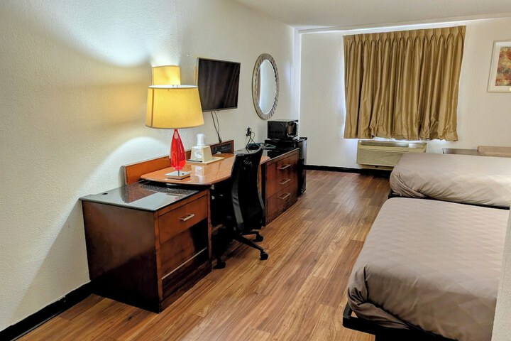 Room 4 of 24