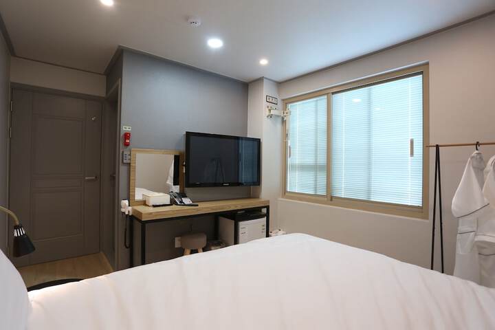 Room 10 of 35
